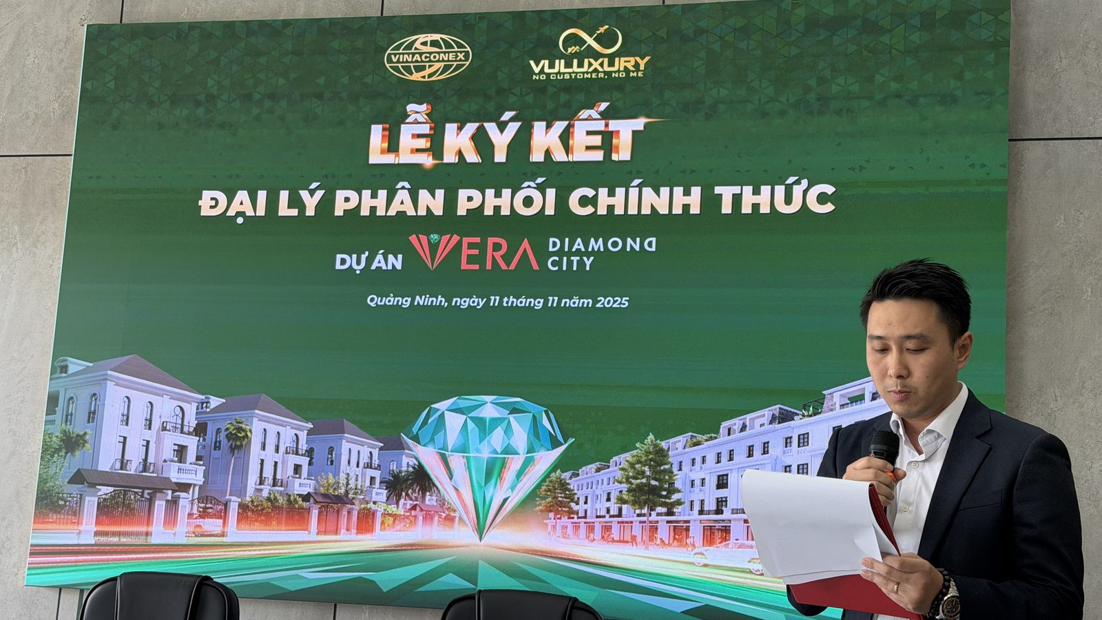 Đại diện Vuluxury và CĐT Vinaconex tại lễ ký kết đại lý F1
