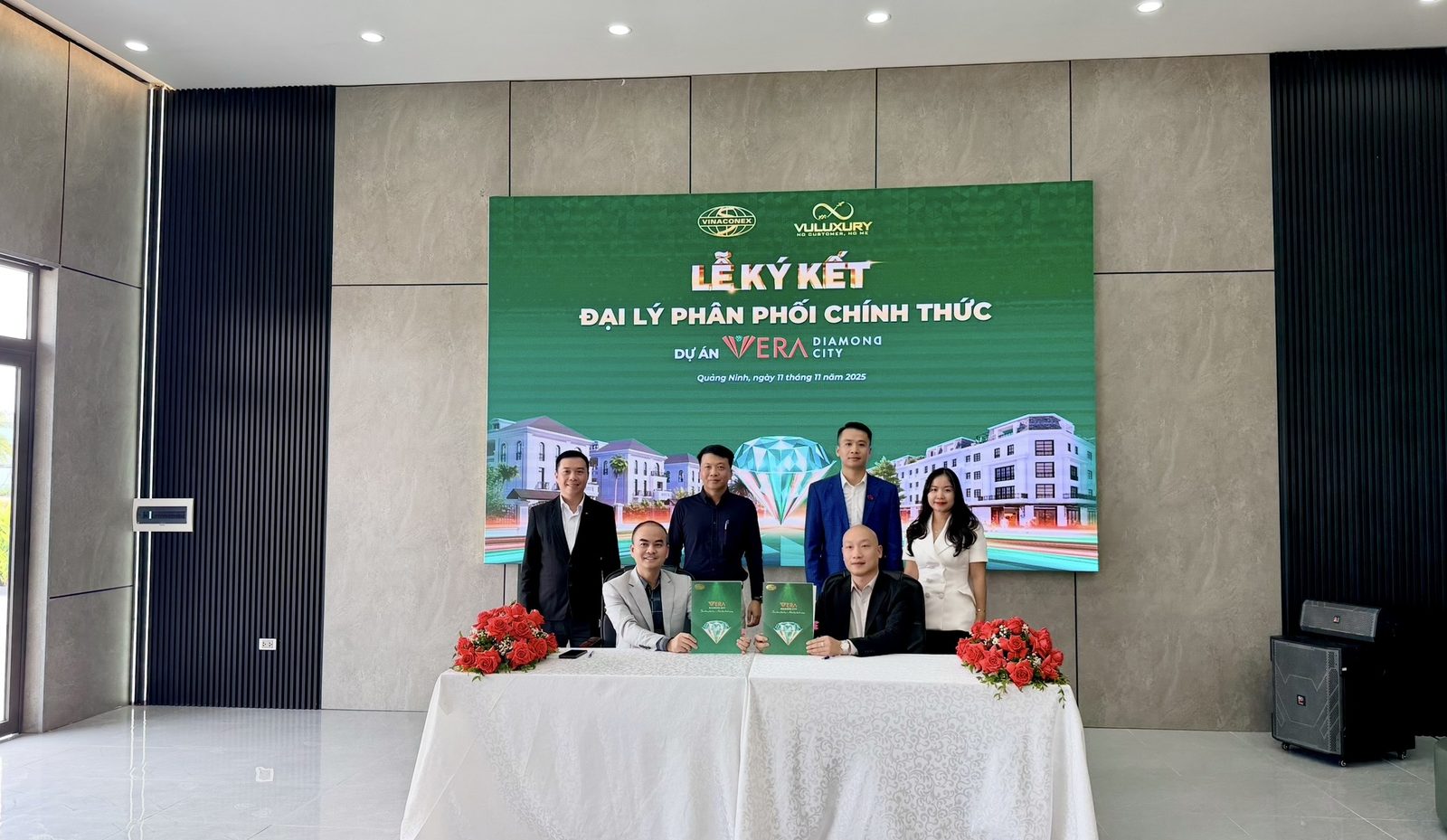 Toàn cảnh buổi lễ ký kết tại văn phòng bán hàng Vera Diamond City